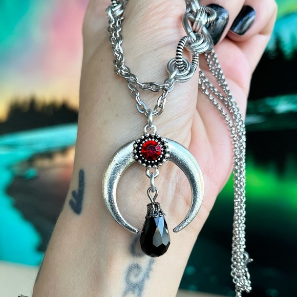 Handmade maille choker necklace silver up side down moon lunula red black stone - Picture 10 of 15